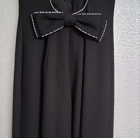 Cach`e Black Jumpsuit With A Scoop Back Outlined With Rhinestones   Size 6 - Picture 2 of 16